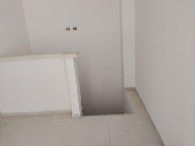 Acerra, Via Soriano: locale commerciale 2 vetrine, 2 accessi, deposito e p.auto - Foto 7