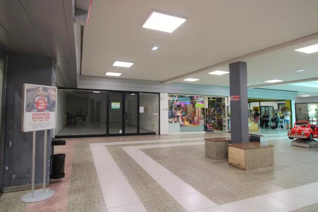 Negozio Centro Commerciale Cappuccini - Foto 8