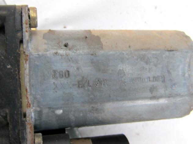 8D0959802F MOTORINO MECCANISMO ALZA-VETRO ALZA-CRISTALLO PORTA ANTERIORE DESTRA AUDI A4 SW 1.9 D 85KW 5M 5P (2000) RICAMBIO USATO 8D0837462 0130821786 - Foto 4