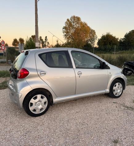 Toyota Aygo 1.0 12V VVT-i 5 porte - Foto 4