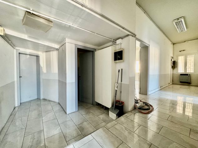 Marghera affittiamo magazzino con ufficio - Foto 8