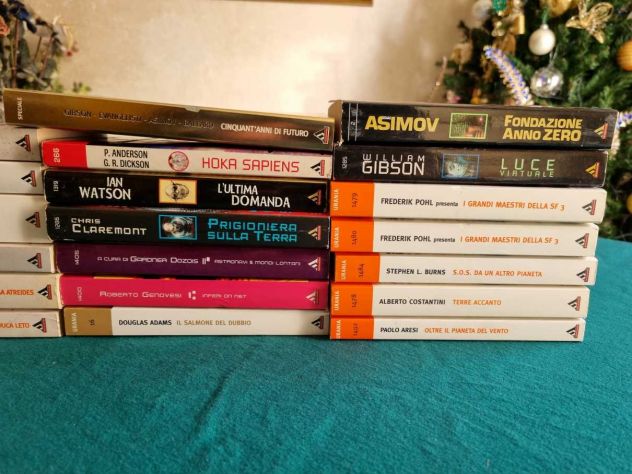 26+1 libri di fantascienza Urania - Foto 3