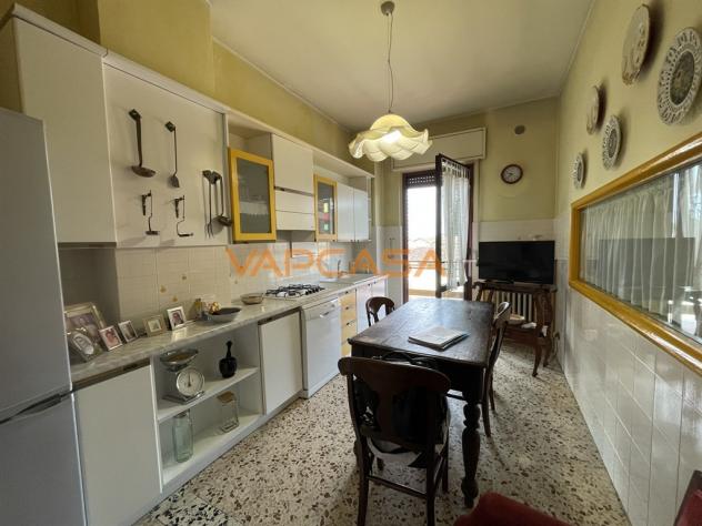 AMPIO TRILOCALE IN CENTRO PAESE - Foto 14