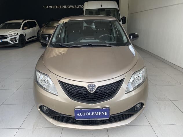 Lancia Ypsilon 1.0 70cv Firefly Hybrid S&S Gold - Foto 2