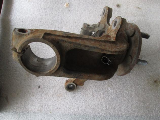 4484599 MOZZO MONTANTE FUSELLO ANTERIORE DESTRO FORD MONDEO SW 2.0 D 96KW 6M 5P (2004) RICAMBIO USATO 1254046