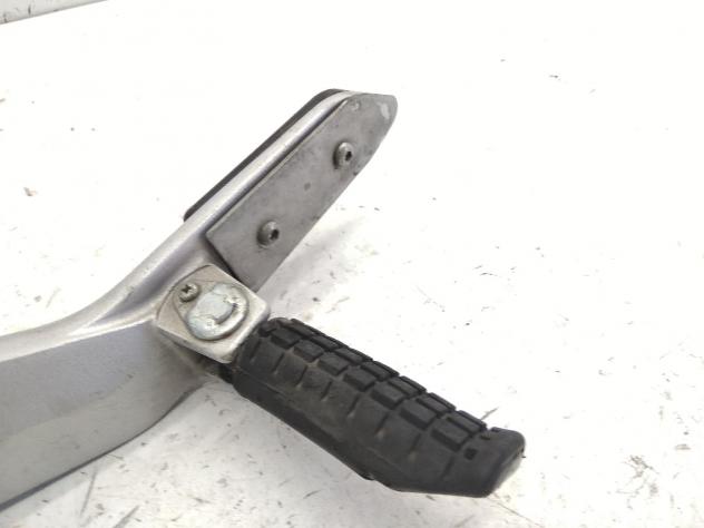 HONDA HORNET 600 SUPPORTO SINISTRO PEDANE - DIFETTI SU GOMMA PEDANA 2003 - Foto 4