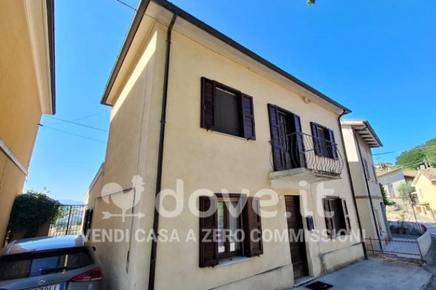 Casa indipendente di 105 m² con 4 locali e posto auto in vendita a Urbino - Foto 2