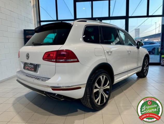 VOLKSWAGEN Touareg 3.0 TDI 204CV tiptronic Sport *R-LINE*TETTO* rif. 24242114 - Foto 3
