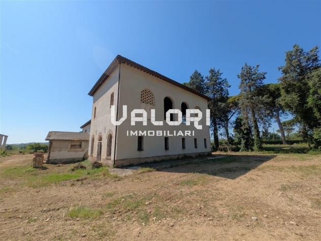 SPLENDIDO CASALE CON CARATTERE PRETTAMENTE COLONICO IN POSIZIONE PRESTIGIOSA