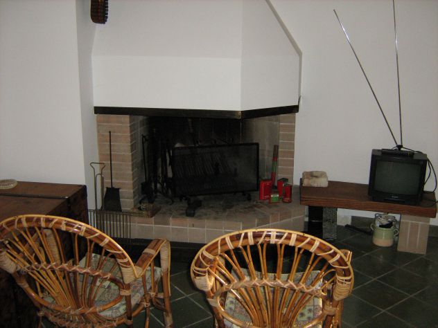 PUGLIA LEPORANO VILLA DI PREGIO CON RUSTICO ED ESTESO TERRENO IRRIGUO - Foto 5