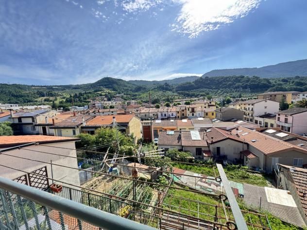 Bifamiliare in vendita a Vaiano