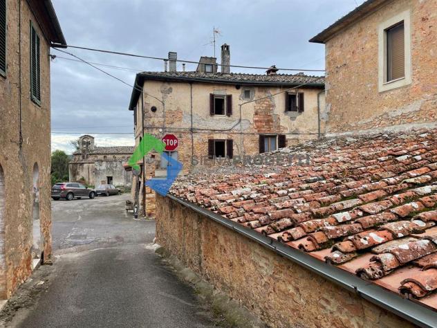 Terra-tetto in pietra e magazzino indipendente nell’antico borgo di Tocchi, Monticiano, Siena. - Foto 3