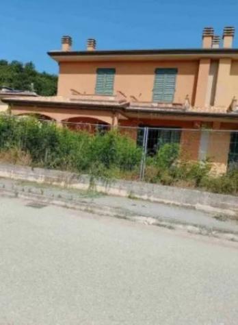 Immobile in asta di 258 m², box auto in vendita a Sassocorvaro Auditore - Foto 2
