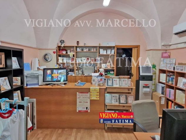 FOGGIA - VENDESI - C.SO GARIBALDI, 51 - COMMERCIALE CON 2 LIVELLI E 2 INGRESSI. - Foto 4
