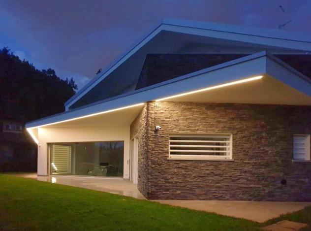 Eleganza Contemporanea e Vista Panoramica nella Villa di Design in classe A a Triuggio Montemerlo - Foto 3