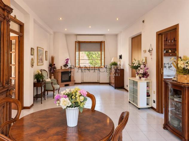 Appartamento spazioso, con balcone, garage e orto - Foto 2