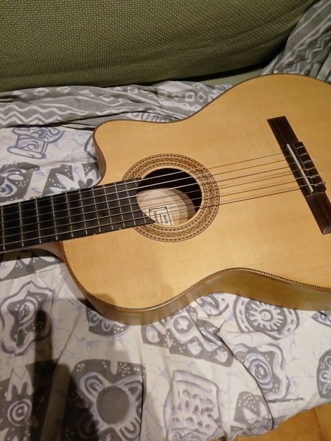 Chitarra classica di liuteria, elettrificata, spalla mancante - Foto 4