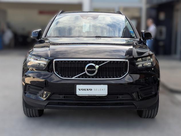 Volvo XC40 T2 automatico Momentum Core