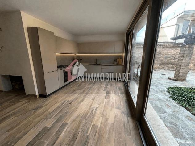 Elegante Trilocale Piano Terra con cortile Privato - Foto 14