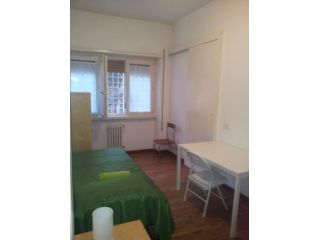 Stanze in ampio appartamento