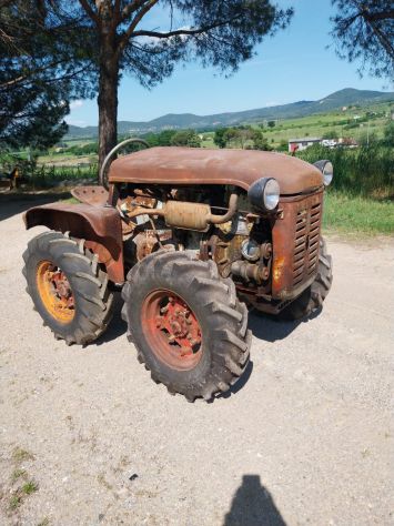 Trattore eron-meroni per collezionisti-4x4-va in moto