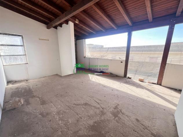 Rif : 2729 - Rustico con Terrazza e Ampi Spazi, Comiso