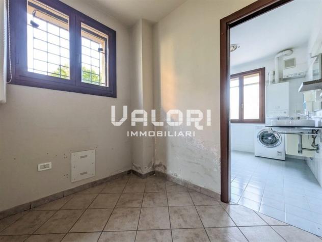 BILOCALE AL PIANO TERRA CON INGRESSO INDIPENDENTE, CORTE ESCLUSIVA E GARAGE - Foto 11