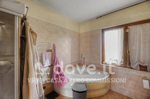 Villa di 260 m² con più di 5 locali e box auto doppio in vendita a Luino - Foto 9