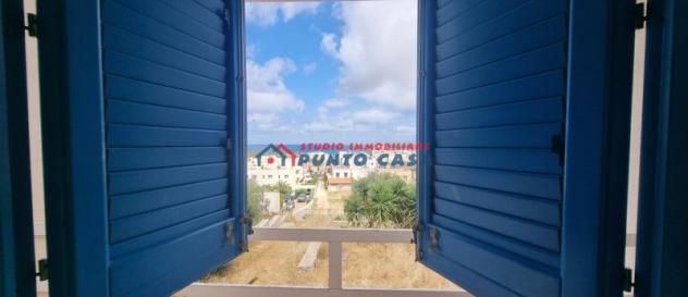 SAN VITO LO CAPO – Casa indipendente al P.T. vista mare – 70 mq ca. su lotto di 1.000 mq ca. – 4 vani + acc. + giardino. Buone condizioni. Euro 330 mi