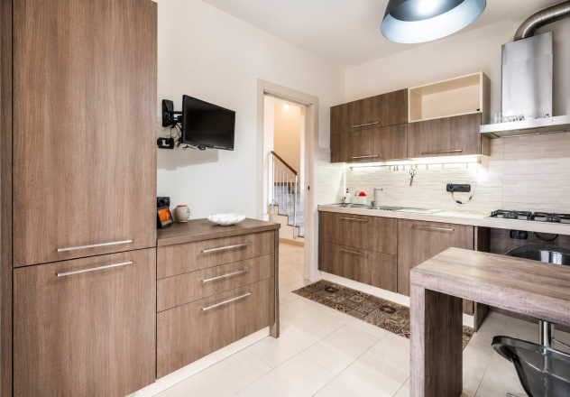 Cucina completa usata con penisola e tavolo traslante - Foto 2