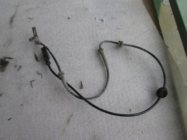 51792165 SENSORE ABS RUOTA ANTERIORE SINISTRA DESTRA FIAT BRAVO 1.6 D 77KW 6M 5P (2010) RICAMBIO USATO AT5B2 0265008002
