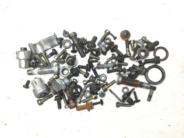 YAMAHA AEROX YQ L E2 50 KIT VITI E BULLONI ASSORTITI TELAIO 2003 SA144
