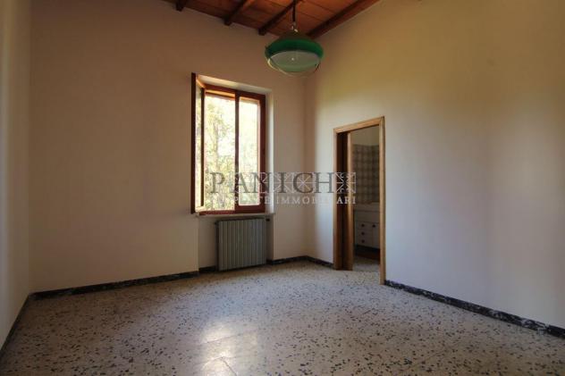 Porzione di casolare con ampio garage, resede e oliveto - Foto 11