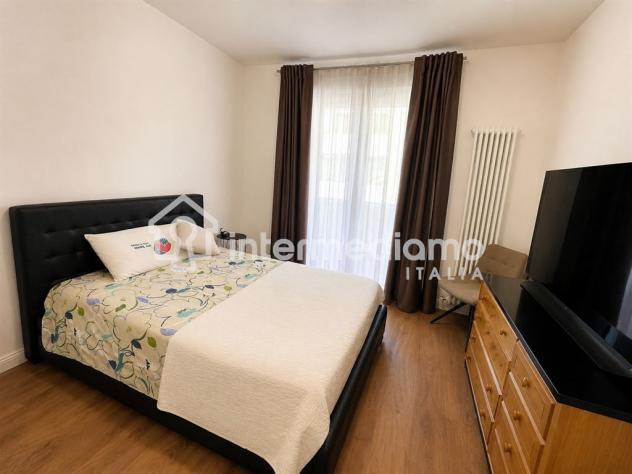 ELEGANTE QUADRILOCALE COMPLETAMENTE RISTRUTTURATO CON TERRAZZO - Foto 9