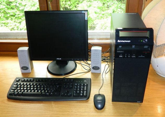 PC Lenovo Core i3 3.30GHz, RAM 6 GB, HD 760 GB, Windows 10 Pro, monitor 17"