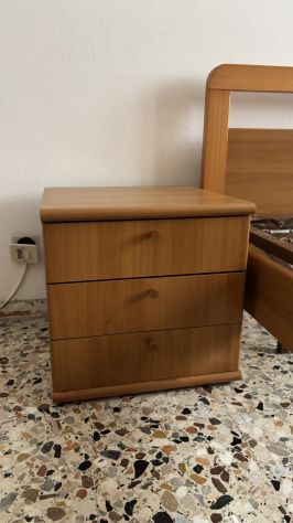 Letto matrimoniale con 2 comodini abbinati - Foto 5