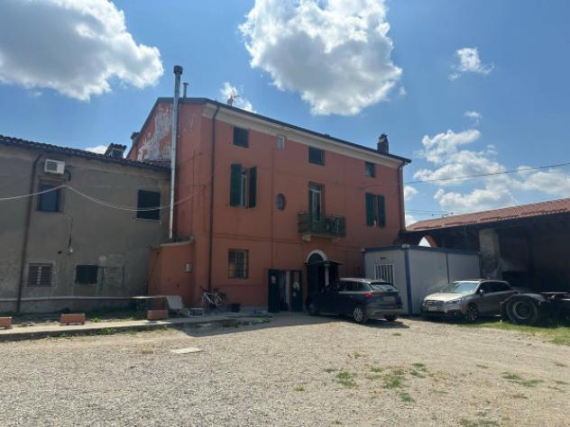 Immobile in asta di 870 m² con più di 5 locali e box auto in vendita a Piacenza - Foto 2