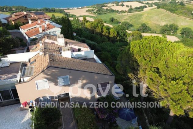 Villetta a schiera di 328 m² con più di 5 locali e posto auto in vendita a Pesaro