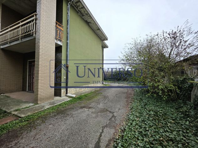 VILLA SINGOLA DI AMPIA METRATURA SU DUE LIVELLI LIBERA SUBITO - Foto 5