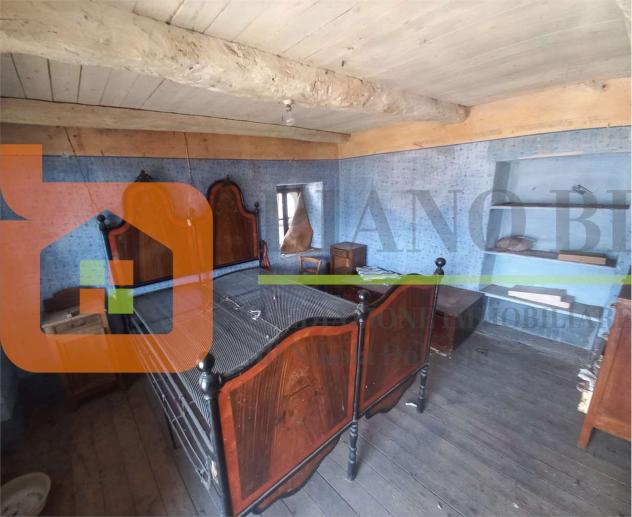 V000450 - CASA ANTICA CON RUSTICI E TERRENO - Foto 6