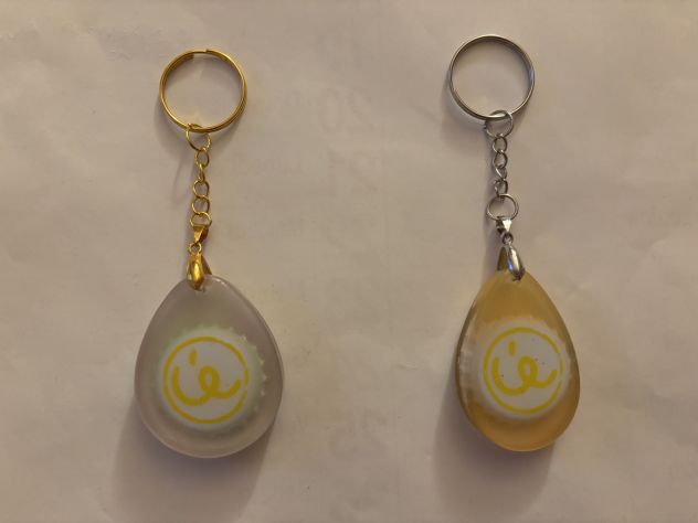 2 PORTA CHIAVI COME NUOVI UNICI HANDMADE CON TAPPI CERES DENTRO FATTI A MANO - Foto 3