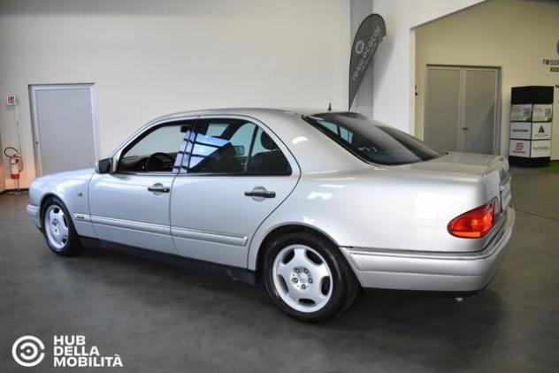 MERCEDES-BENZ E 250 turbodiesel cat Avantgarde rif. 24066893 - Foto 4