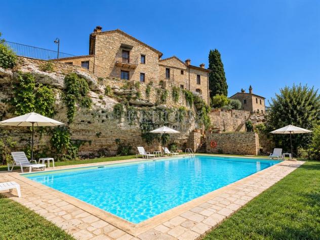 Appartamento rustico con terrazza panoramica e piscina comune - Foto 2