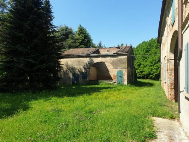 Rustico / Casale di 1200 m² in vendita a Rolo