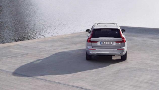 VOLVO XC60 T6 Plug-in hybrid AWD automatico Plus Black Editi rif. 23759768 - Foto 5