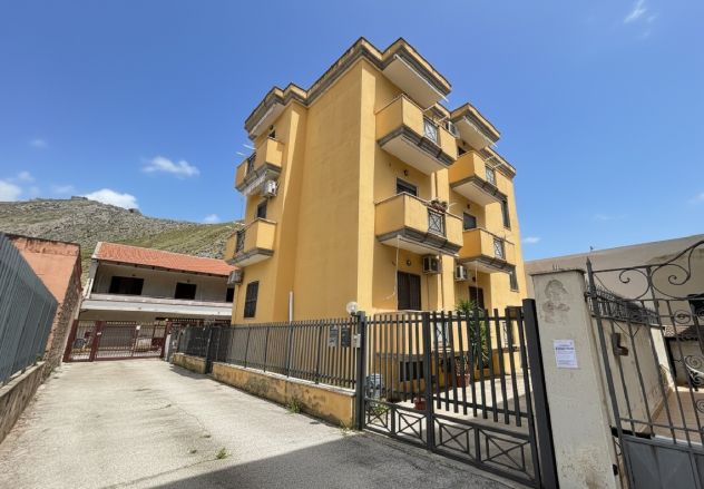 ELEGANTE APPARTAMENTO CON VISTA PANORAMICA E GARAGE - MONDRAGONE - RIF.V3214 - Foto 2