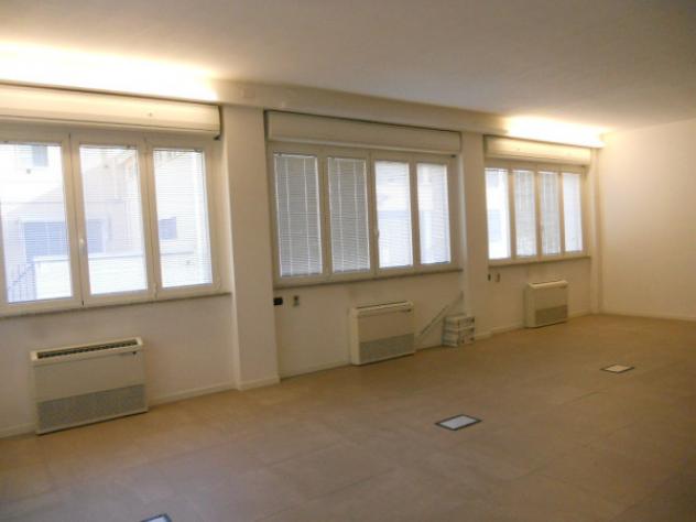 Immobile di 92 m² con 1 locale in affitto a Pero - Foto 3