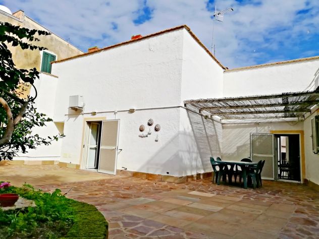 VG23 Soluzione indipendente con terrazzo e giardino