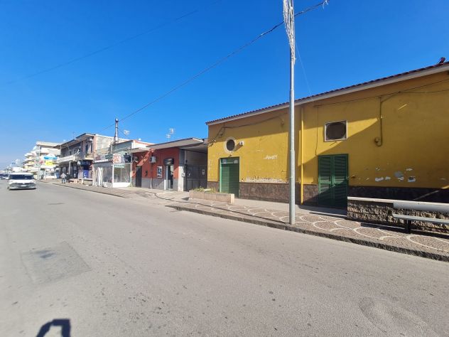 Locale via Passanti
