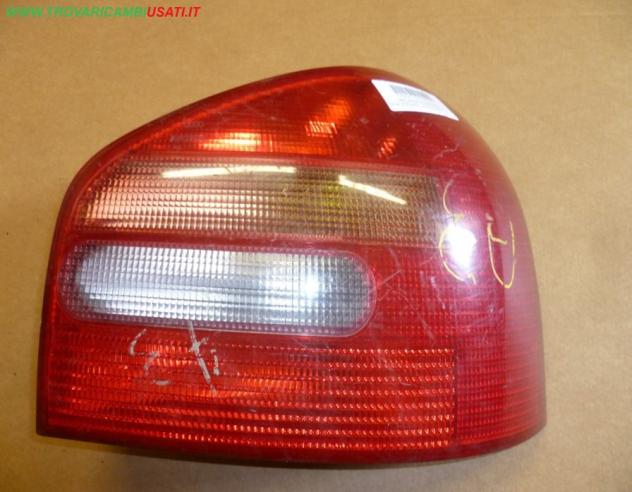 FANALE POST.D. AUDI A3 (8L) Parti elettriche Fanaleria Fanali Fanale post. sx. AUDI - A3 - 01-08-1996 - 01-09-2000